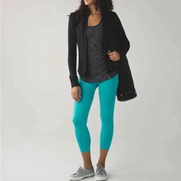 Lululemon sz 6 Zone In tight 21” in peacock blue excellent pre owned condition - Picture 8 of 10